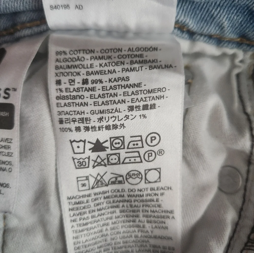 Gorgeous Light Wash Levi's Straight W28 L32